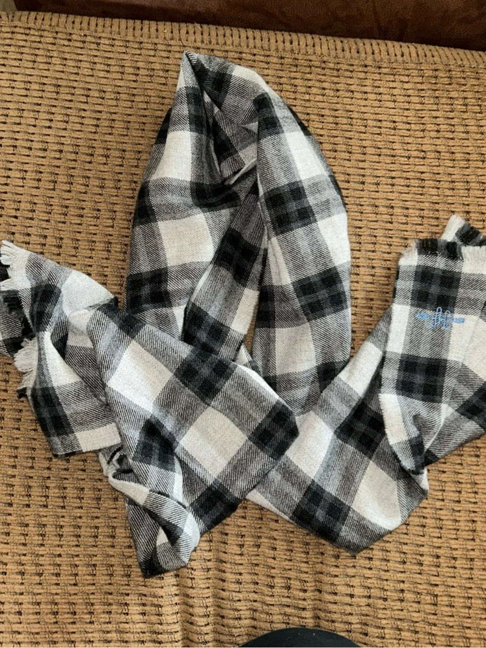HICKEY FREEMAN 100% Merino Wool Scarf Gray Plaid Quiet Luxury Preppy Collegiate
